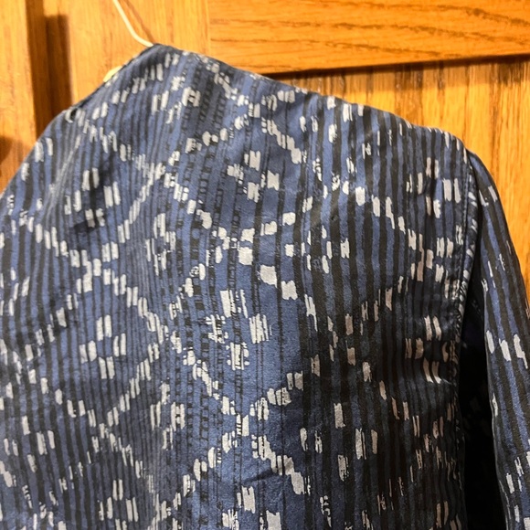 Valerie Stevens Blue Casual Button Down Shirt with Geometric Pattern - Picture 3 of 4